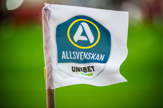 En hörnflagga med Unibets och Allsvenskans logotyp