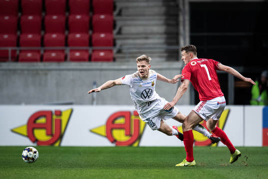 Östersunds Eirik Haugan och Kalmars Piotr Johansson
