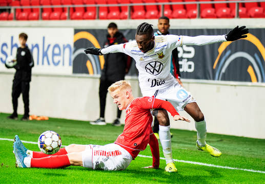 Kalmars Carl Gustafsson och Östersunds Blair Turgott