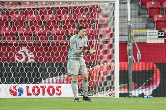goalkeeper Zecira Musovic of Sweden