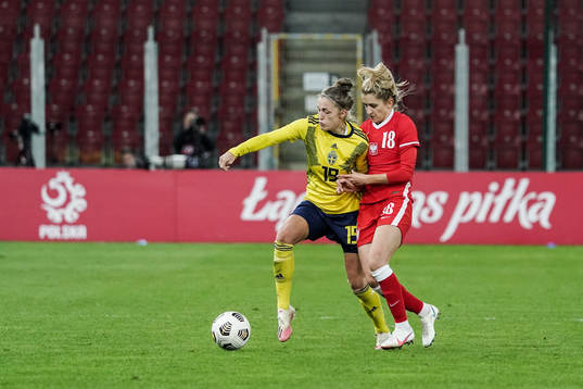 Filippa Angeldahl of Sweden and Nikole Kaletka of Poland