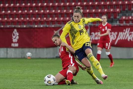 Dominika Grabowska of Poland and Filippa Angeldahl of Sweden
