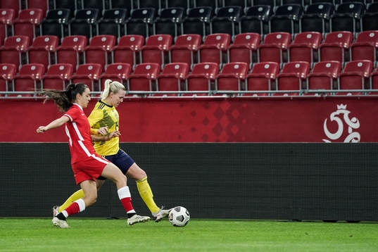 Ewa Pajor of Poland and Josefine Rybrink of Sweden