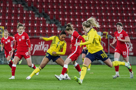Madelen Janogy of Sweden against Joanna Wróblewska of
