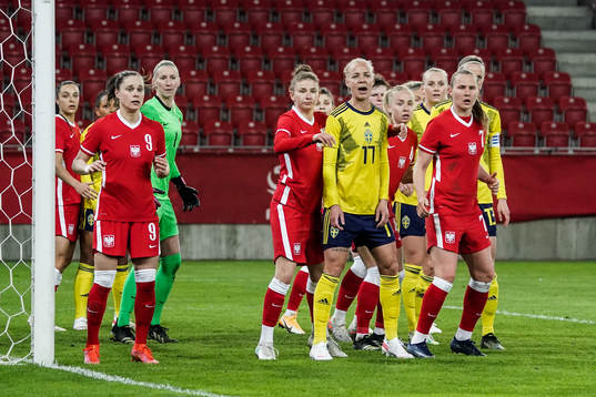 Caroline Seger of Sweden against Ewa Pajor, Nikole Kaletka