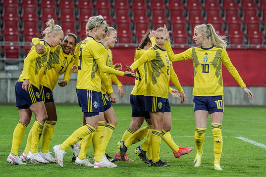Caroline Seger of Sweden (l) celebrates with Madelen Janogy