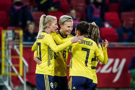 Lina Hurtig of Sweden celebrates with teammates