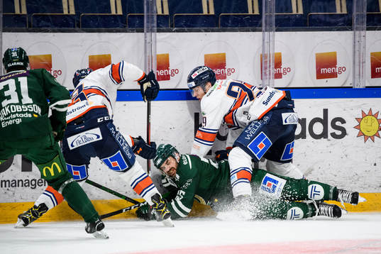 Färjestads Martin Johansson och Växjös Pontus Holmberg