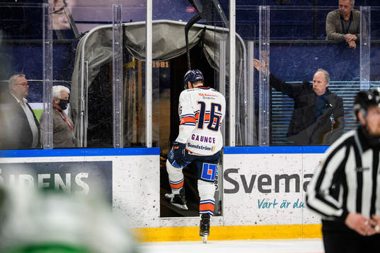 Växjös Brendan Gaunce lämnar isen