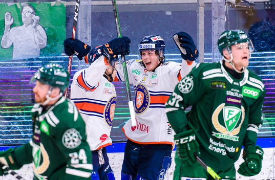 Växjös Marcus Sylvegård och Fredrik Karlström jublar