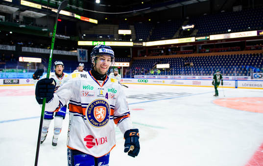 Växjös Robert Rosén jublar