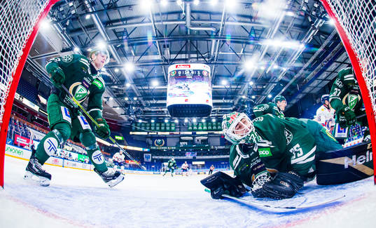 Färjestads Adam Ginning och målvakt Arvid Holm