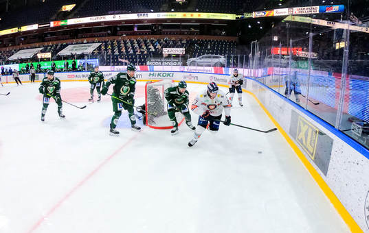 Färjestads Albert Johansson och Växjös Martin Lundberg