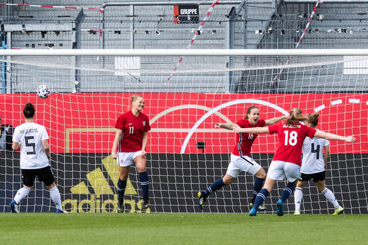 Guro Reiten of Norway celebrates