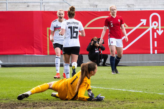 Laura Freigang and Linda Dallmann of Germany celebrate