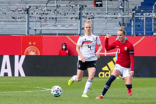 Leonie Maier of Germany and Caroline Graham Hansen of Norway