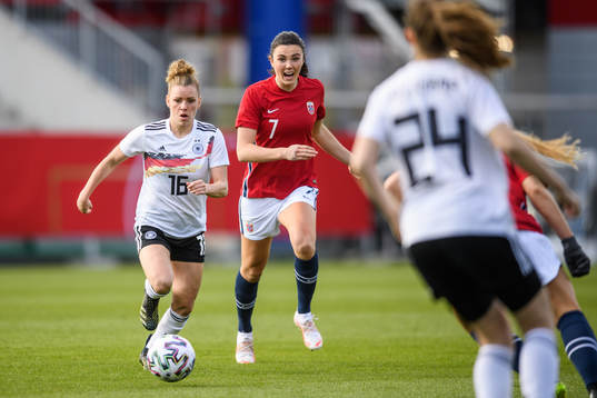 Linda Dallmann of Germany and Ingrid Syrstad Engen of Norway