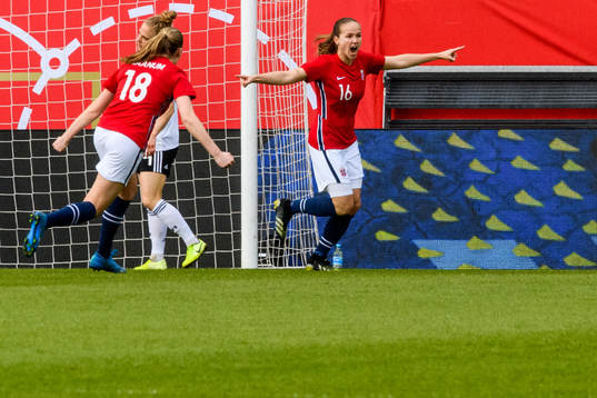 Guro Reiten of Norway celebrate