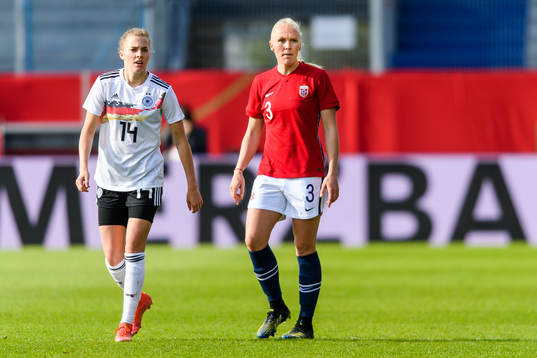 Laura Freigang of Germany and Maria Thorisdottir of Norway