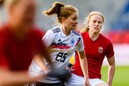 Sjoeke Nusken of Germany and Julie Blakstad of Norway