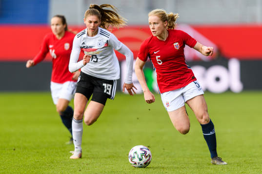 Jule Brand of Germany and Julie Blakstad of Norway