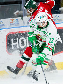 Frölundas Jonathan Sigalet  och Rögles Brady Ferguson