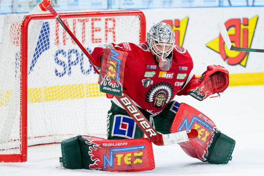 Frölundas målvakt Niklas Rubin med en räddning