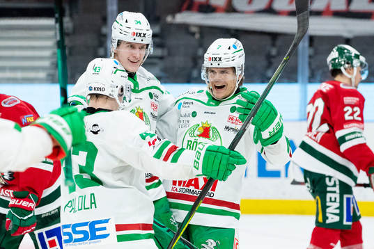 Rögles Adam Edström jublar ihop med Erlend Lesund