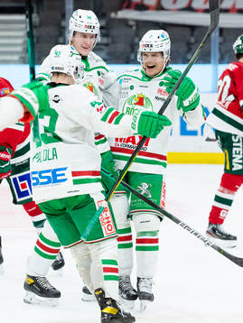 Rögles Adam Edström jublar ihop med Erlend Lesund