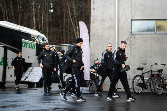 Sundsvalls Linus Hallenius och Robert Lundström anländer