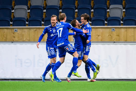 Sundsvalls Johan Bengtsson jublar med lagkamrater