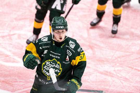Björklövens Karl Johansson jublar