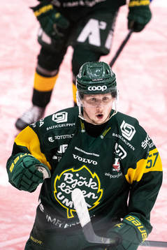 Björklövens Karl Johansson jublar
