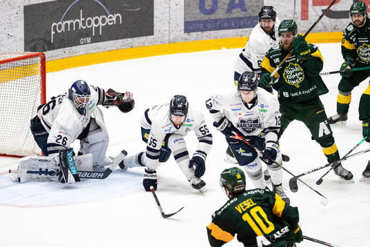 Karlskogas målvakt Stefan Steen, Arvid Aronsson och Gustaf