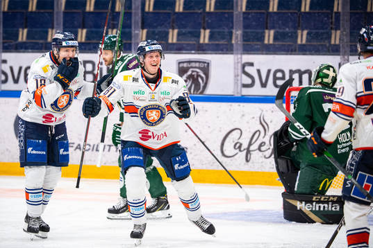 Växjös Fredrik Karlström jublar