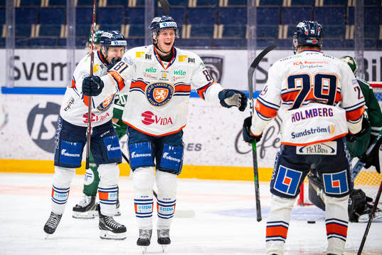 Växjös Fredrik Karlström jublar