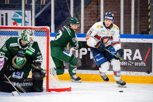Färjestads Albert Johansson och Växjös Pontus Holmberg