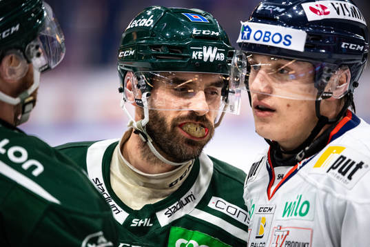 Färjestads Martin Johansson och Växjös Pontus Holmberg