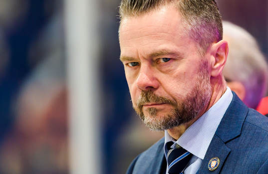 Växjös assisterande tränare Fredrik Hellgren deppar