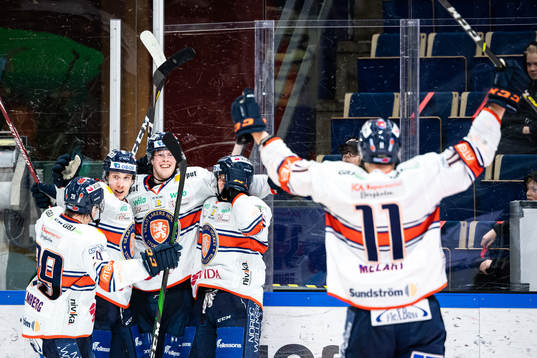 Bläddra bland fler bilder av Ishockey, SHL, Kvartsfinal 4, Färjestad - Växjö