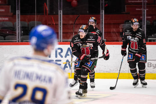 Örebros Emil Larsson jublar
