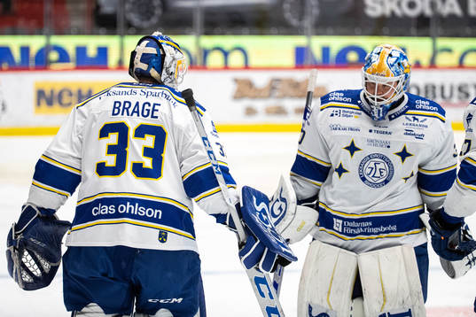 Leksands målvakt Axel Brage byter med målvakt Janne