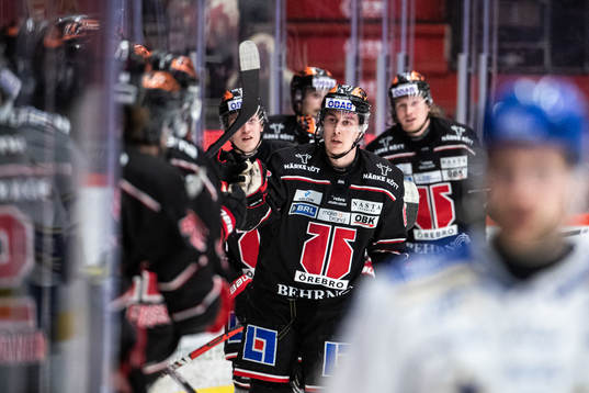 Örebros Robert Leino jublar
