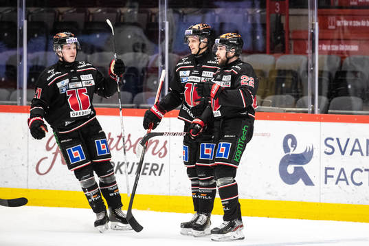 Örebros Jonathan Andersson jublar med Linus Öberg