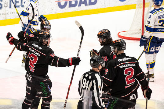 Örebros Filip Barklund jublar