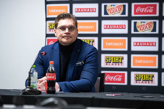 Leksands tränare Björn Hellkvist på en presskonferens