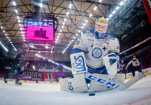 Leksands målvakt Janne Juvonen deppar vid 1-0 målet