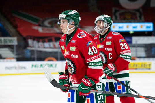 Frölundas Joel Mustonen och Joel Lundqvist  deppar i
