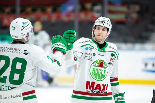 Rögles Adam Tambellini jublar med Anton Bengtsson
