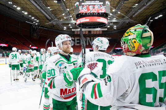 Rögles Ted Brithén och målvakt Christoffer Rifalk jublar